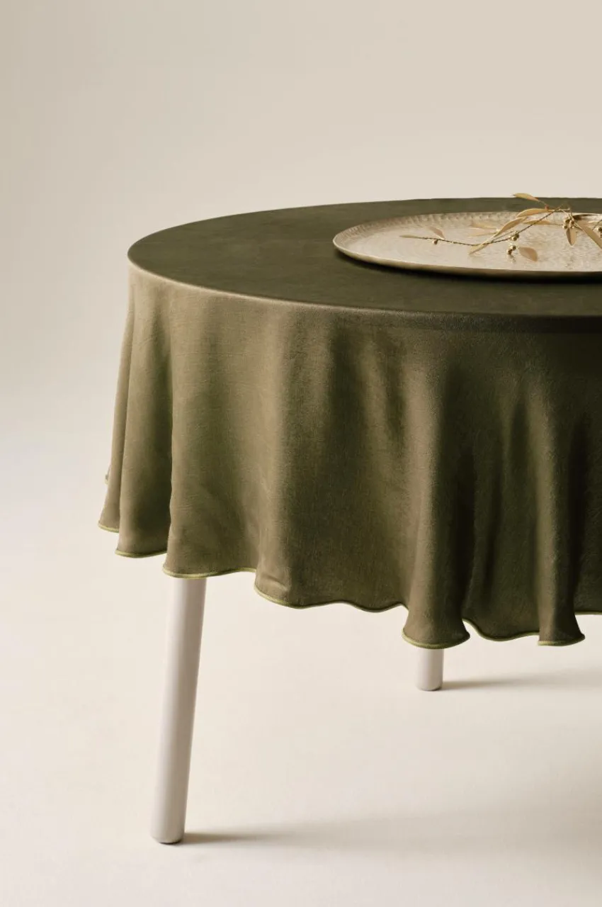 Juldukning|Dukar|Jotex GEMMA Duk ø 135 Cm Olivgrön