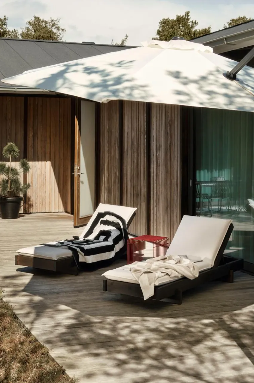 Parasoller & Pergola|Utemöbler|Jotex LIPSI Solparasoll ø 298 Cm Vit/svart