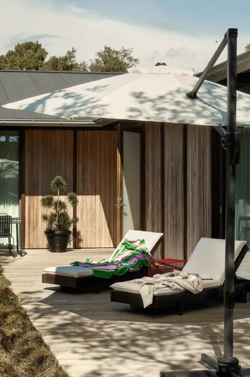 Parasoller & Pergola|Utemöbler|Jotex LIPSI Solparasoll ø 298 Cm Vit/svart