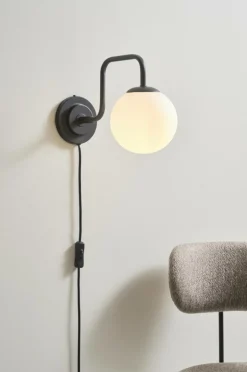 Vägglampor|Jotex LONDRES Vägglampa Svart/opalglas