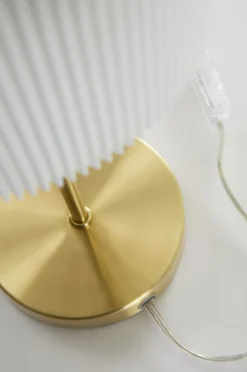 Bordslampor|Jotex SETH PLISSÉ Bordslampa 2-pack Mässing/vit