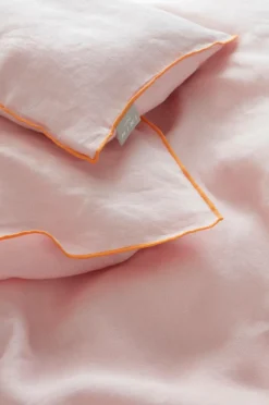 Barnsängkläder|Jotex STICH BABY Påslakanset Vagn/vagga Bubbelgumsrosa