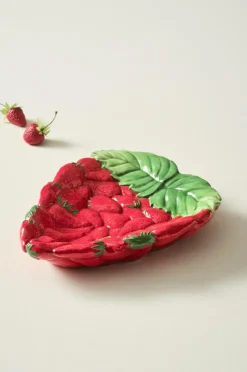 Brickor & Serveringsfat|Jotex STRAWBERRY Serveringsfat ø 30 Cm