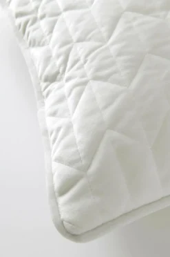 Prydnadskuddar & Fodral|Julkuddar & Julplädar|Jotex TILY Kuddfodral 90x50 Cm undefined