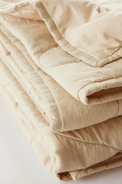 Barnsängkläder|Jotex VEIX MINI överkast - Ekologisk Beige