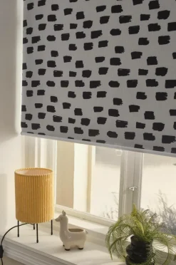 Barngardiner|Rullgardiner|Jotex WYANDRA Rullgardin - Höjd 165 Cm Vit/svart