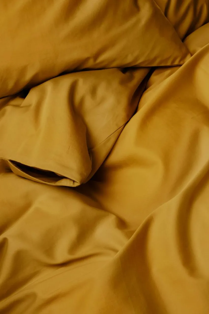 Påslakanset|Jotex ZACK SATIN Påslakanset Dubbelsäng Ekologisk Guldockra